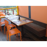 cadeira e mesa de madeira ecológica Vila Mariana