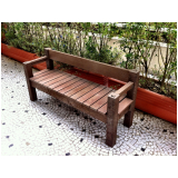 cadeira e mesa de madeira plástica Vila Dalila