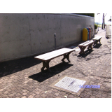 cadeiras e mesa de madeiras plásticas Vila Andrade