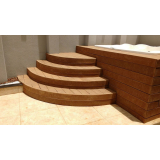 piso deck de madeira plástica para spa Santo André
