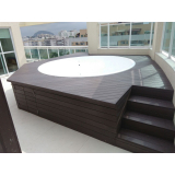 piso deck que imita madeira para piscina